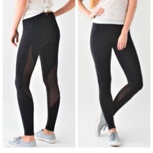 16. Lululemon Wunder Under Pant (Hi-Rise) *Full-On Luon
Shine On - Black